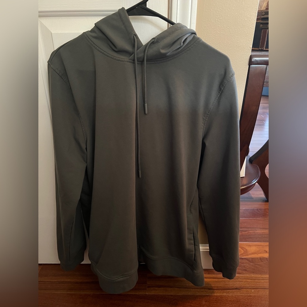 Cuts Clothing Men’s Hyperloop Hoodie Size LG in hunter green color.